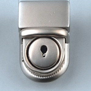 Metalna bravica za torbe 27 mm 8423