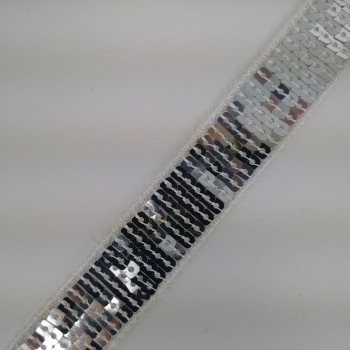 Traka sa kockastim sljokicama 20 mm Traka sa kockastim sljokicama 20 mm