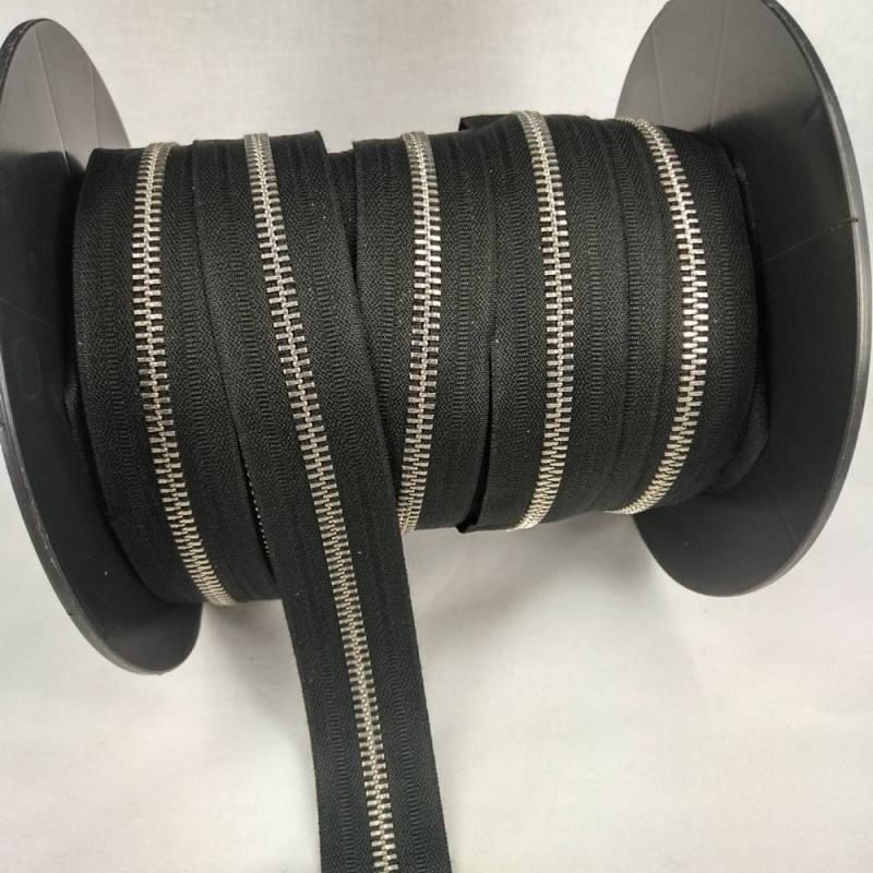 Metrazni Metalni rajsferslus - T5 (6mm debljina zuba) Nikl - Srebrni Metrazni Metalni rajsferslus - T5 (6mm debljina zuba) Nikl - Srebrni