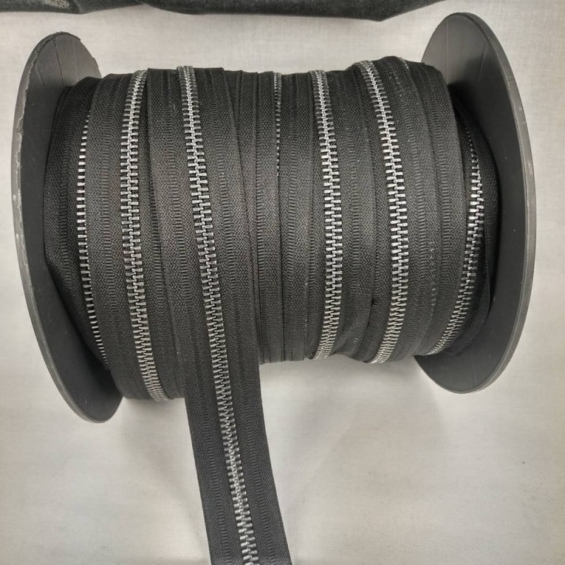 Metrazni Metalni rajsferslus - T5 (6mm debljina zuba) Black Nikl - Tamno Srebro Metrazni Metalni rajsferslus - T5 (6mm debljina zuba) Black Nikl - Tamno Srebro
